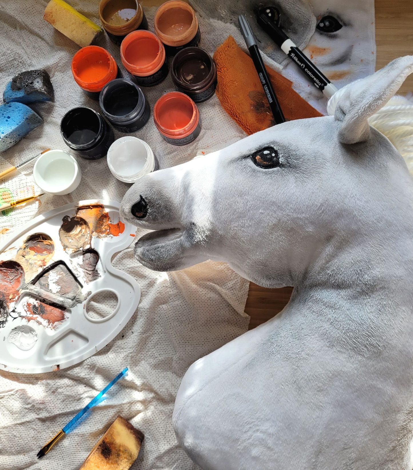 Hobby Horse Mały koń na kiju Premium biały z biała grzywą A5