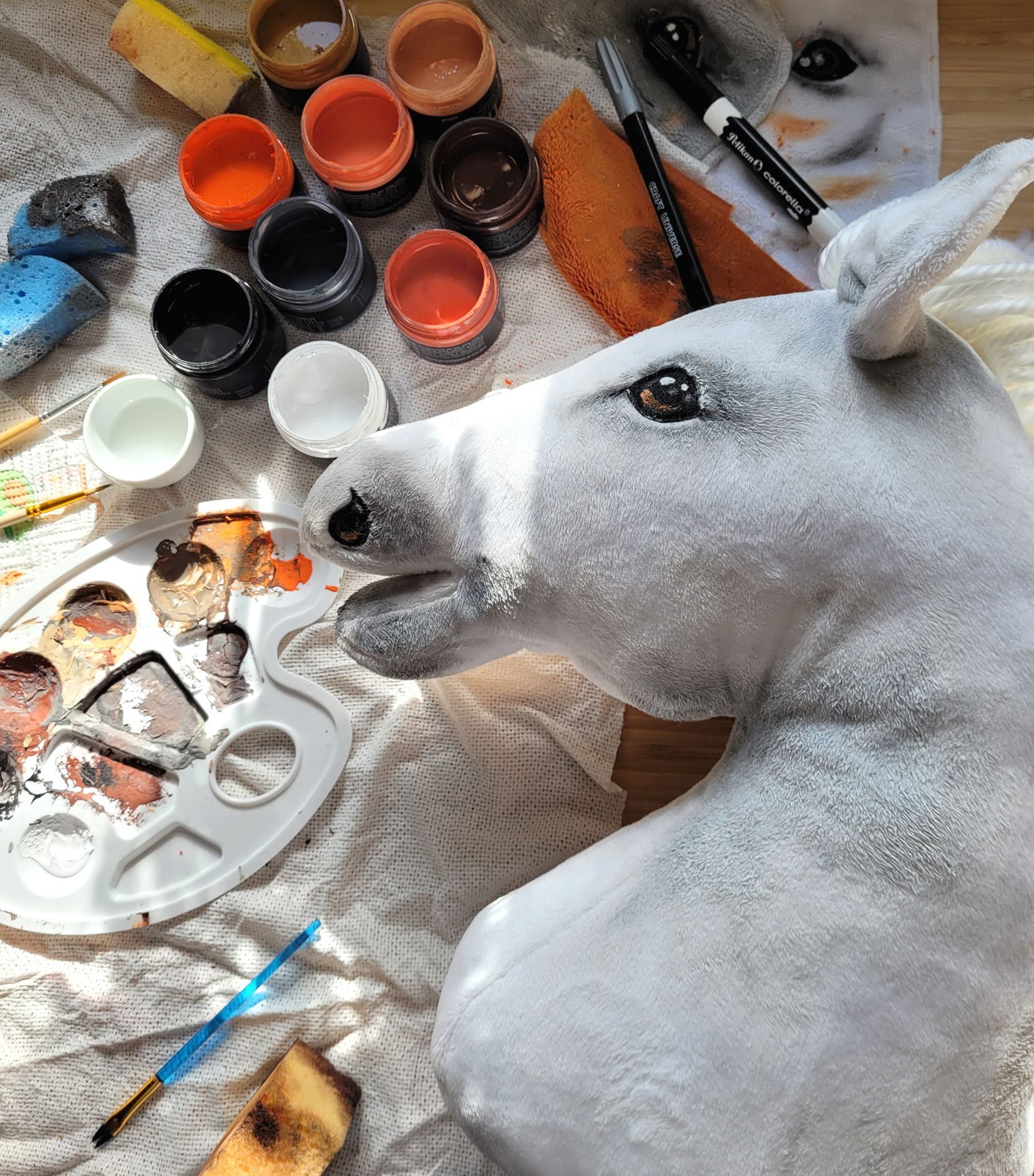Hobby Horse Mały koń na kiju Premium biały z biała grzywą A5