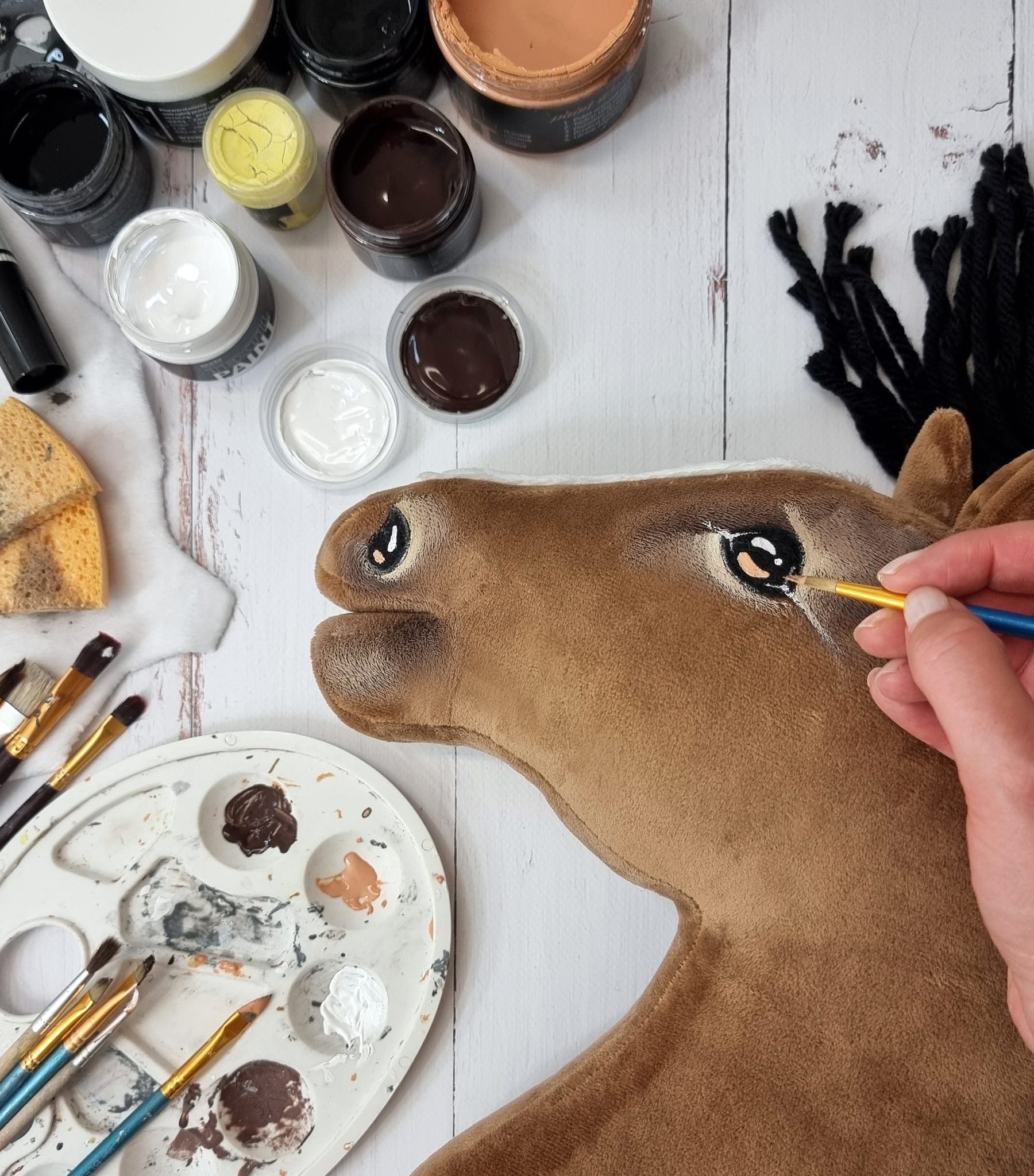 Hobby Horse Duży koń na kiju Premium - maść jelenia A3