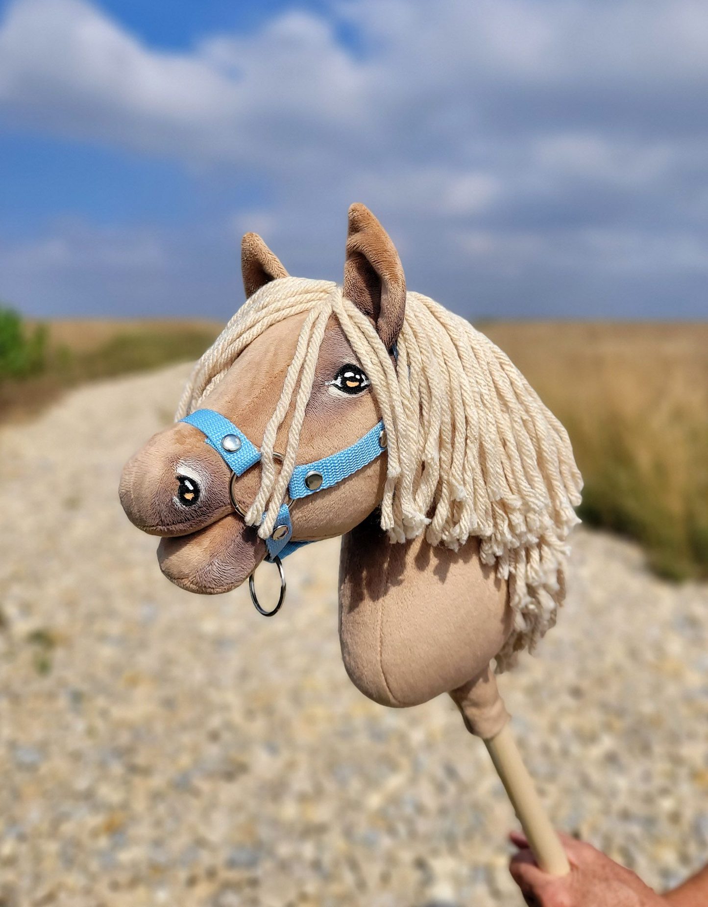 Hobby Horse Średni koń na kiju Premium beżowy izabelowaty A4