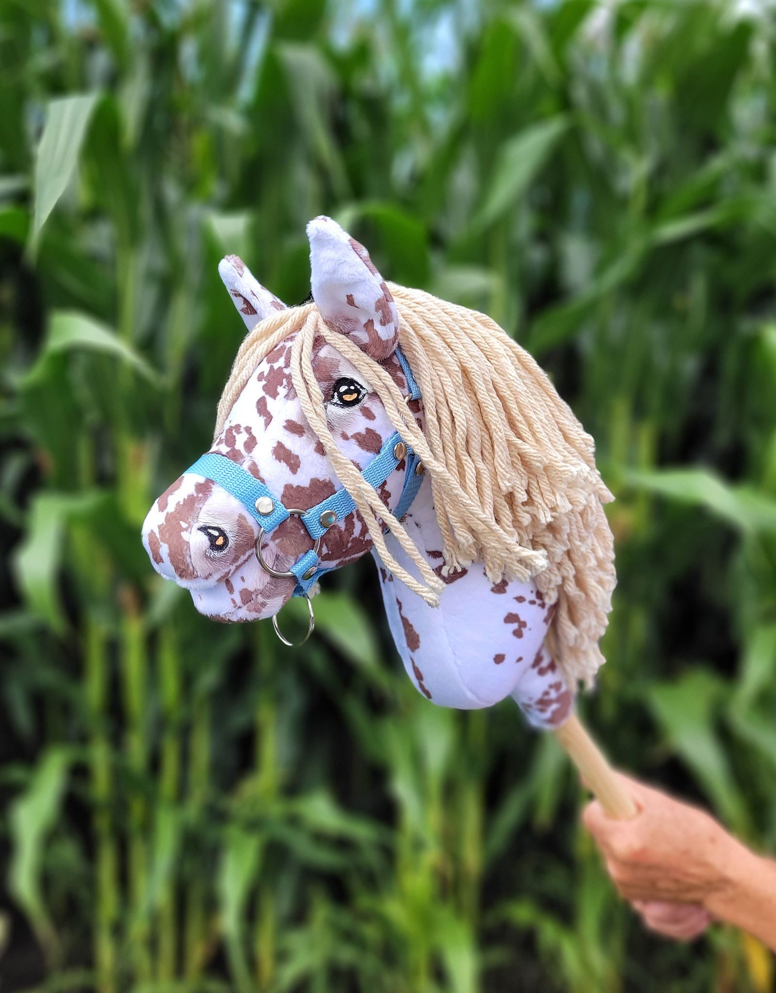 Hobby Horse Mały koń na kiju Premium tarantowaty biało-brązowy z beżową grzywą A4