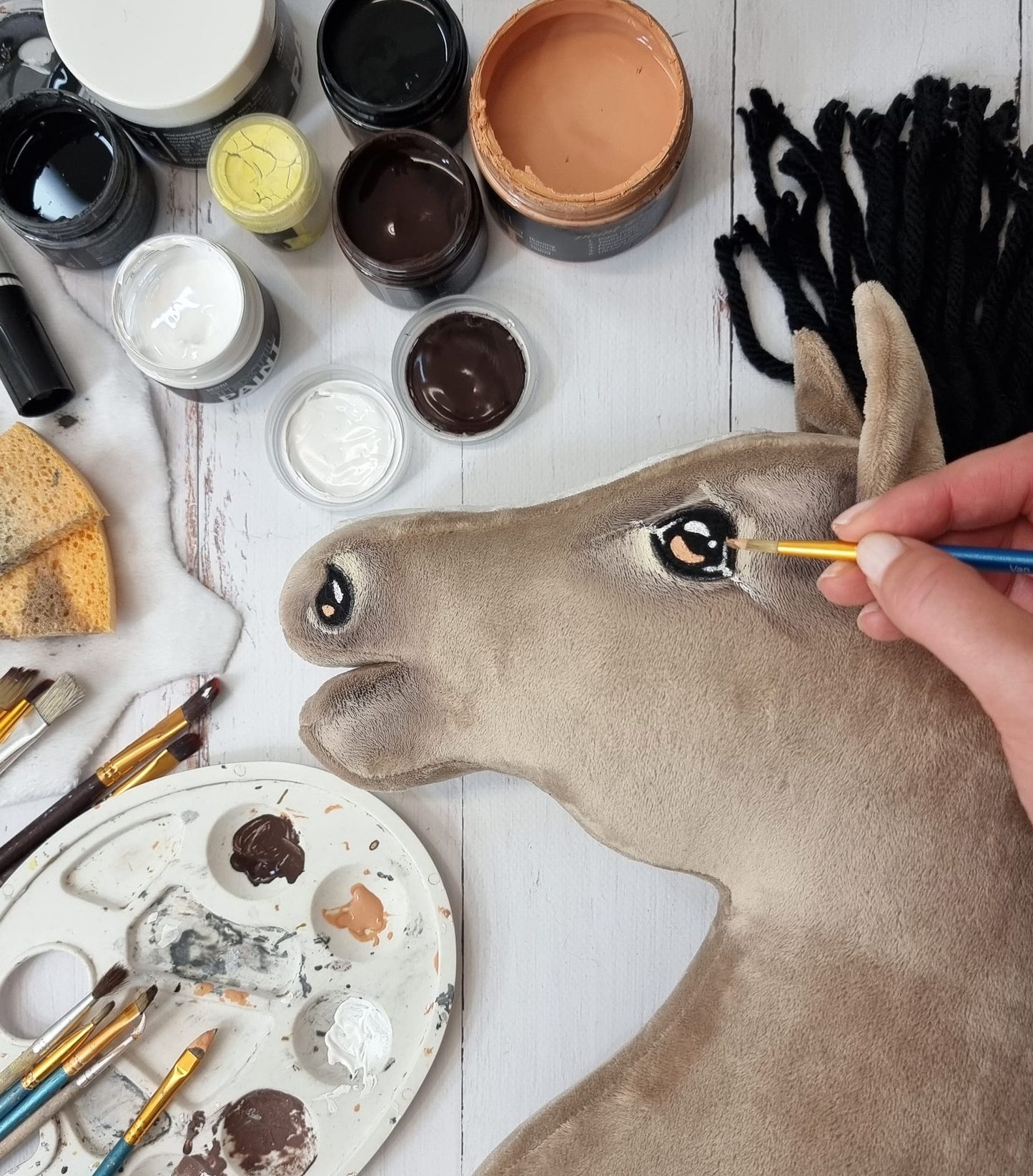 Hobby Horse Duży koń na kiju Premium - bułany A3