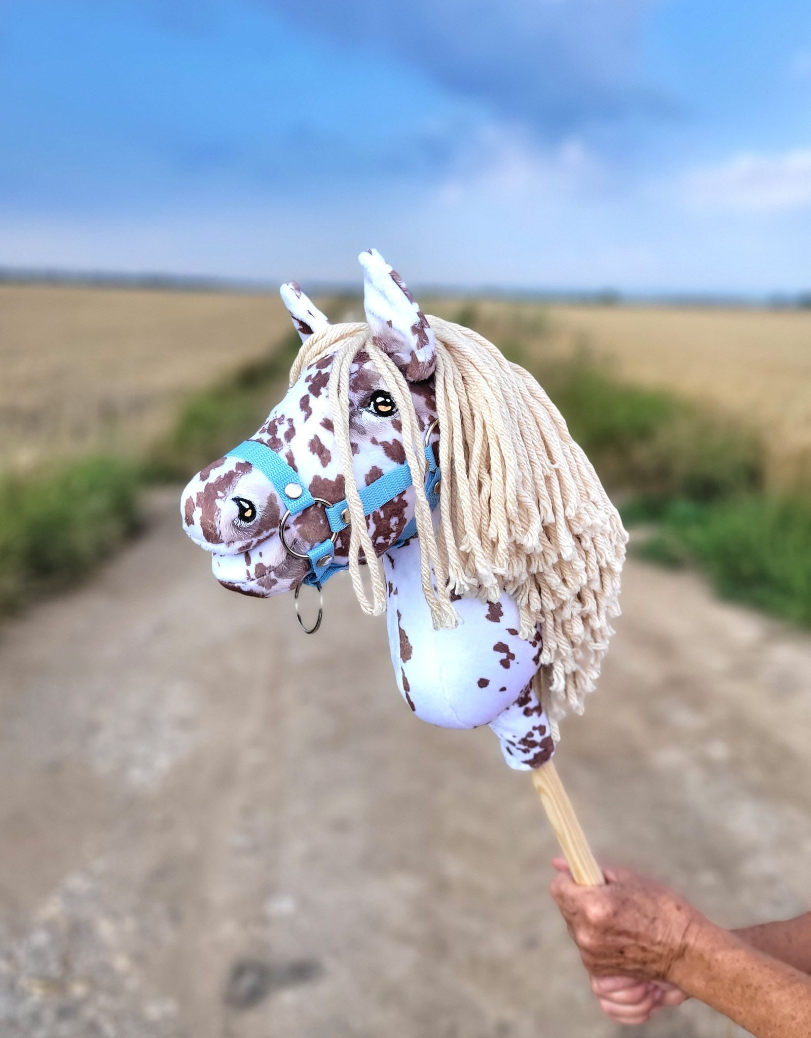 Hobby Horse Mały koń na kiju Premium tarantowaty biało-brązowy z beżową grzywą A4