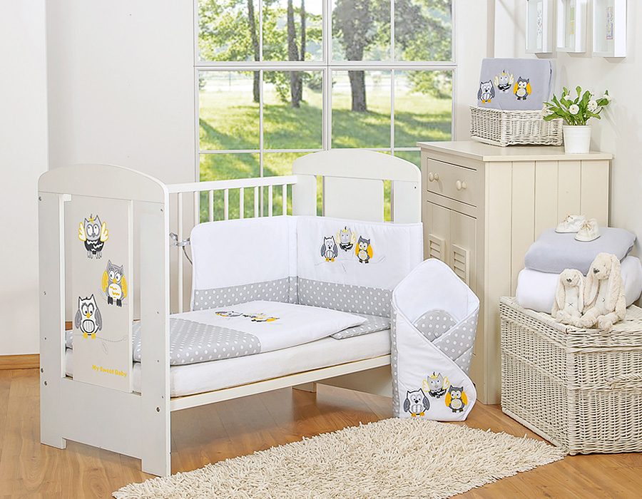 Komplet pościeli dla dzieci 135x100cm z ochraniaczem 3-cz Sówki szare z haftem szaro-różowym