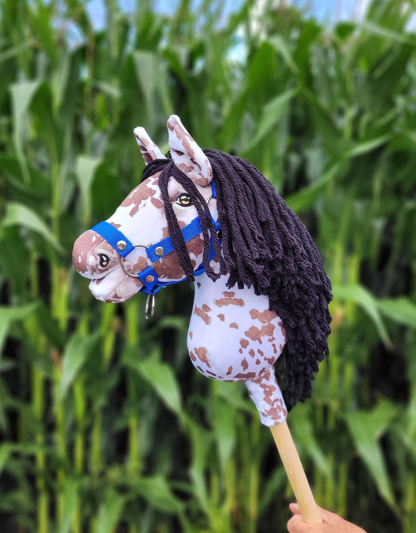 Hobby Horse Mały koń na kiju Premium tarantowaty biało-brązowy z czarną grzywą A4