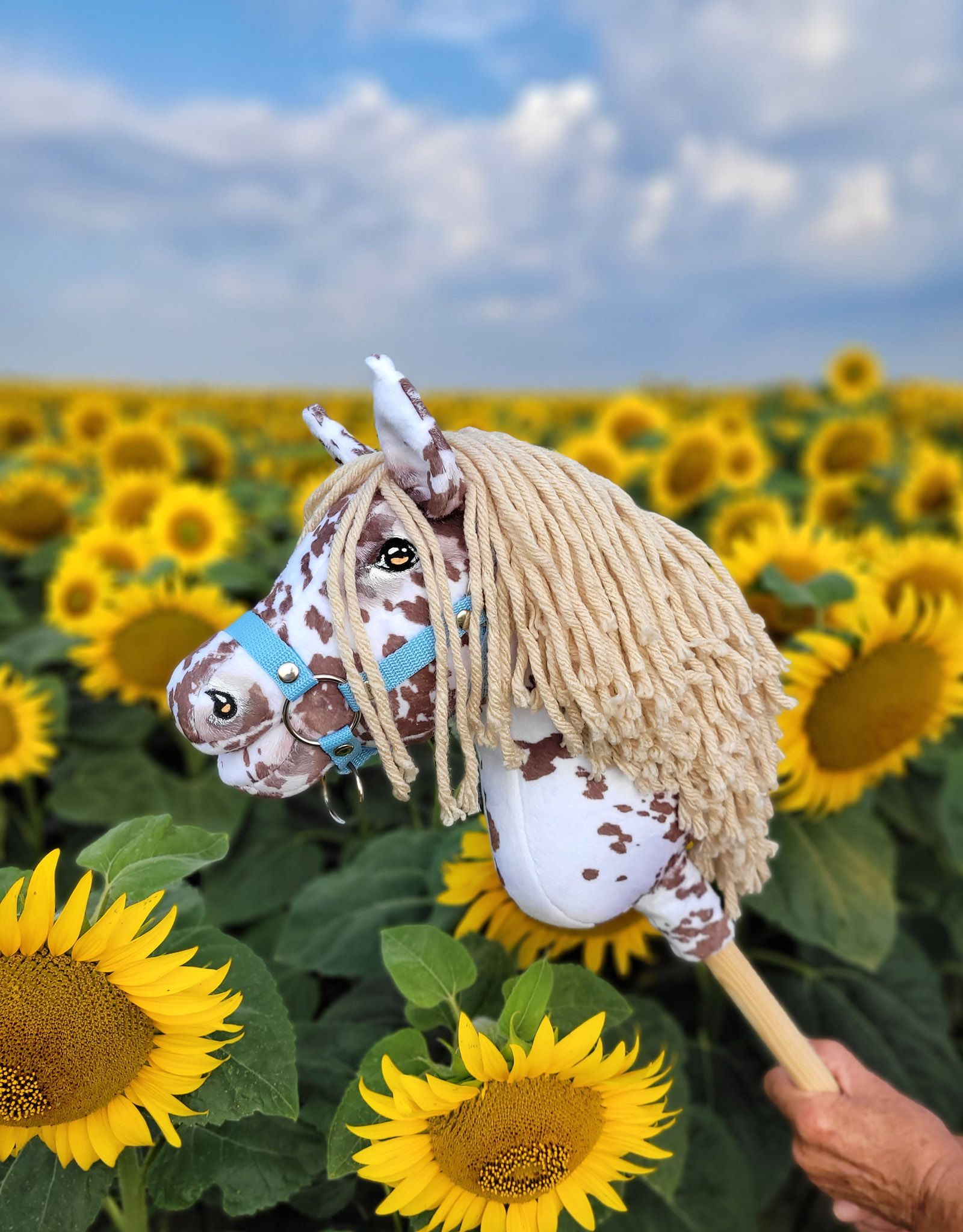 Hobby Horse Mały koń na kiju Premium tarantowaty biało-brązowy z beżową grzywą A4