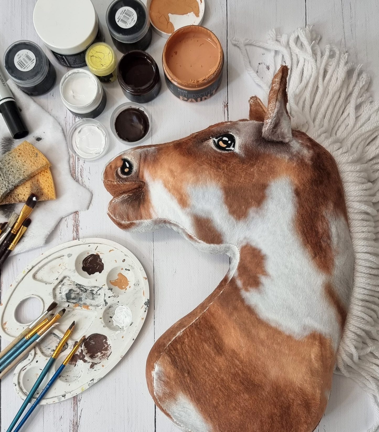 Hobby Horse Duży koń na kiju Premium - srokaty tobiano z białą grzywą A3