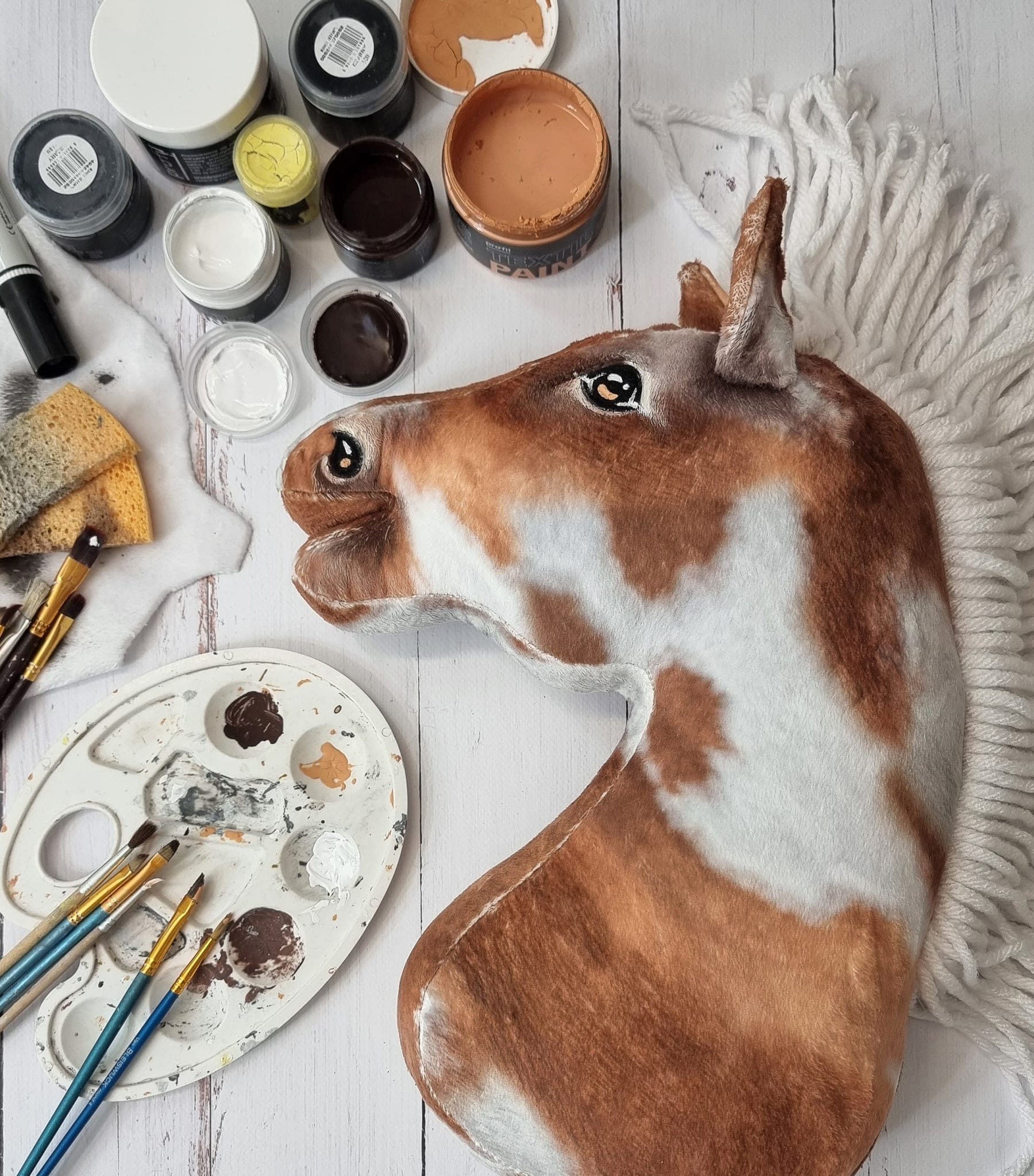 Hobby Horse Duży koń na kiju Premium - srokaty tobiano z białą grzywą A3