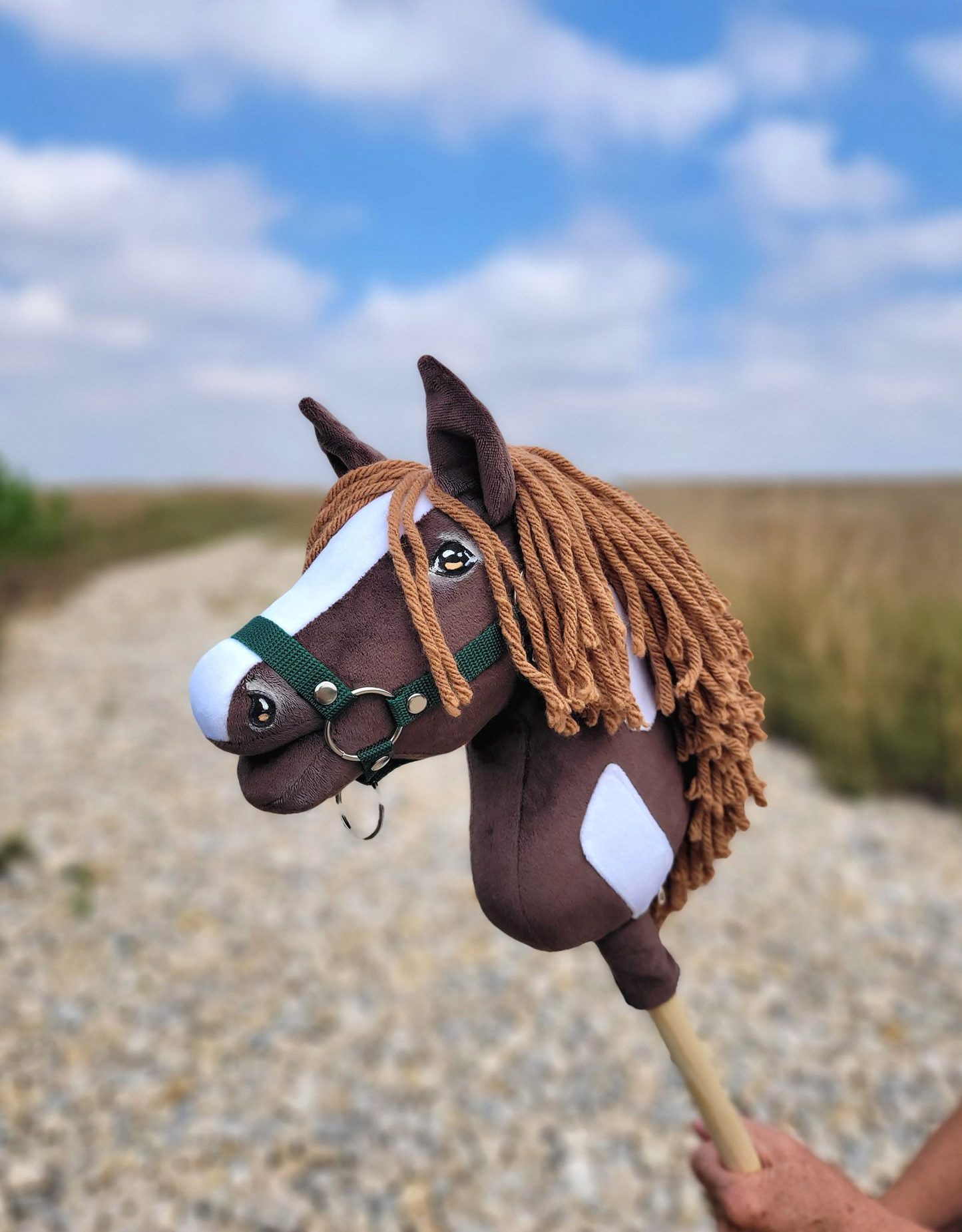 Hobby Horse Średni koń na kiju Premium brązowy western ciemnogniady z ciemną grzywą A4