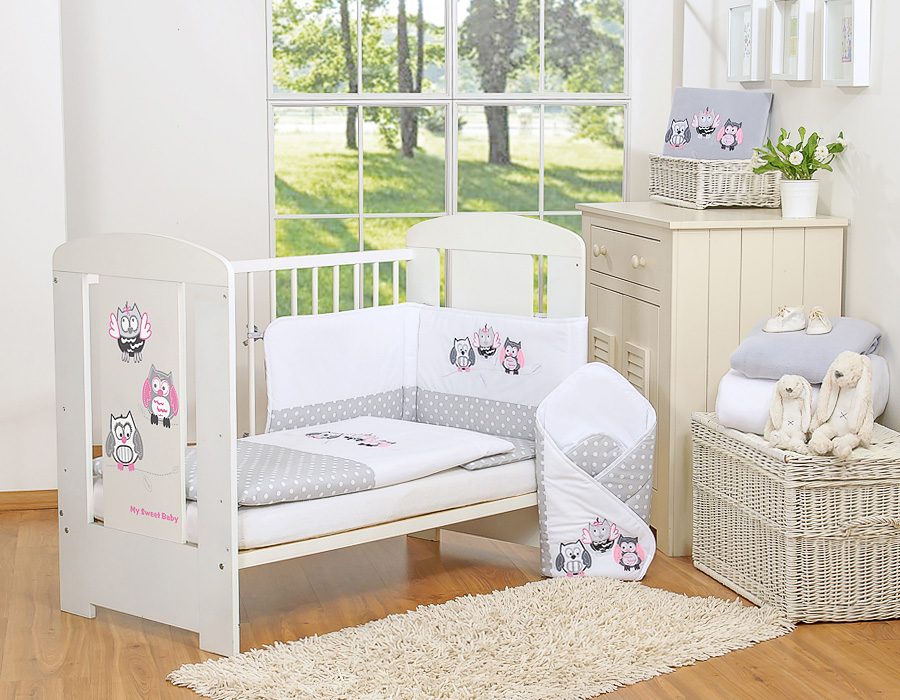 Komplet pościeli dla dzieci 135x100cm z ochraniaczem 3-cz Sówki szare z haftem szaro-różowym