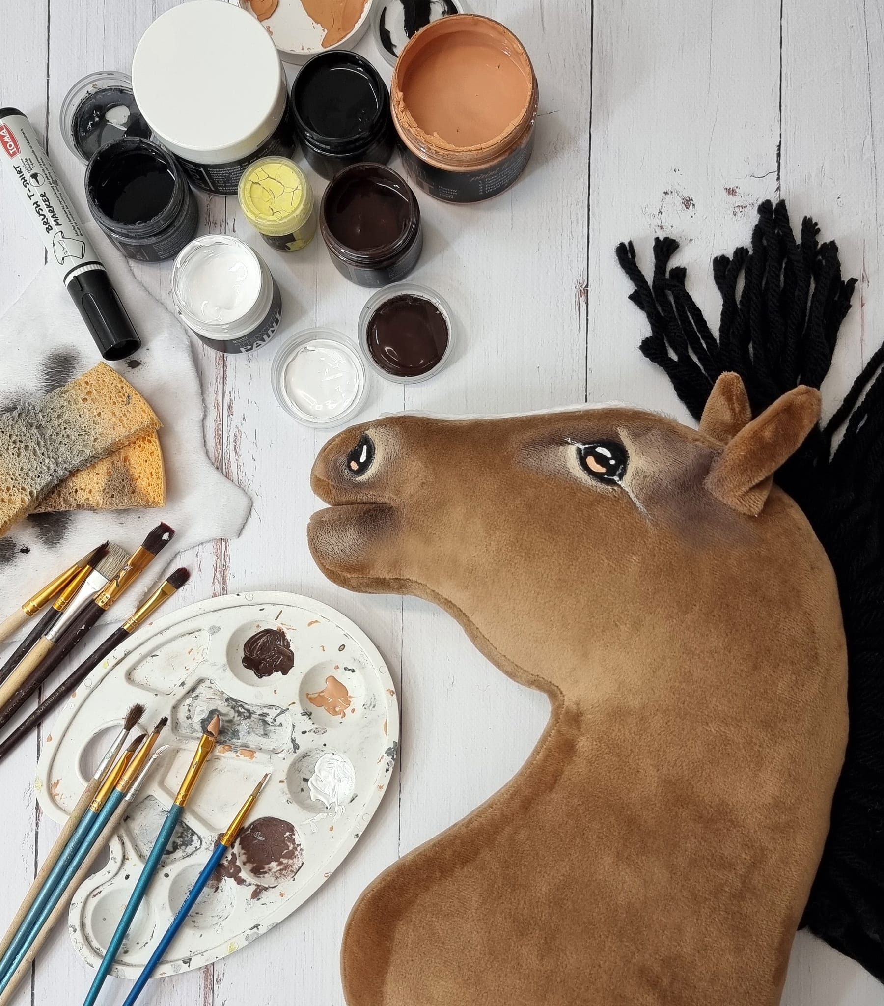 Hobby Horse Duży koń na kiju Premium - maść jelenia A3