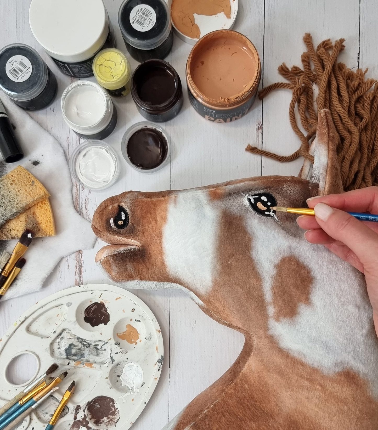 Hobby Horse Duży koń na kiju Premium - srokaty tobiano z brązową grzywą A3