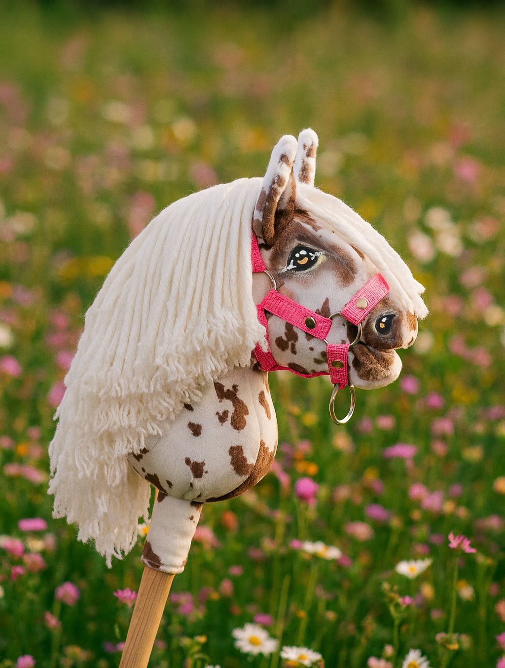 Hobby Horse Mały koń na kiju Premium tarantowaty biało-brązowy z białą grzywą A5