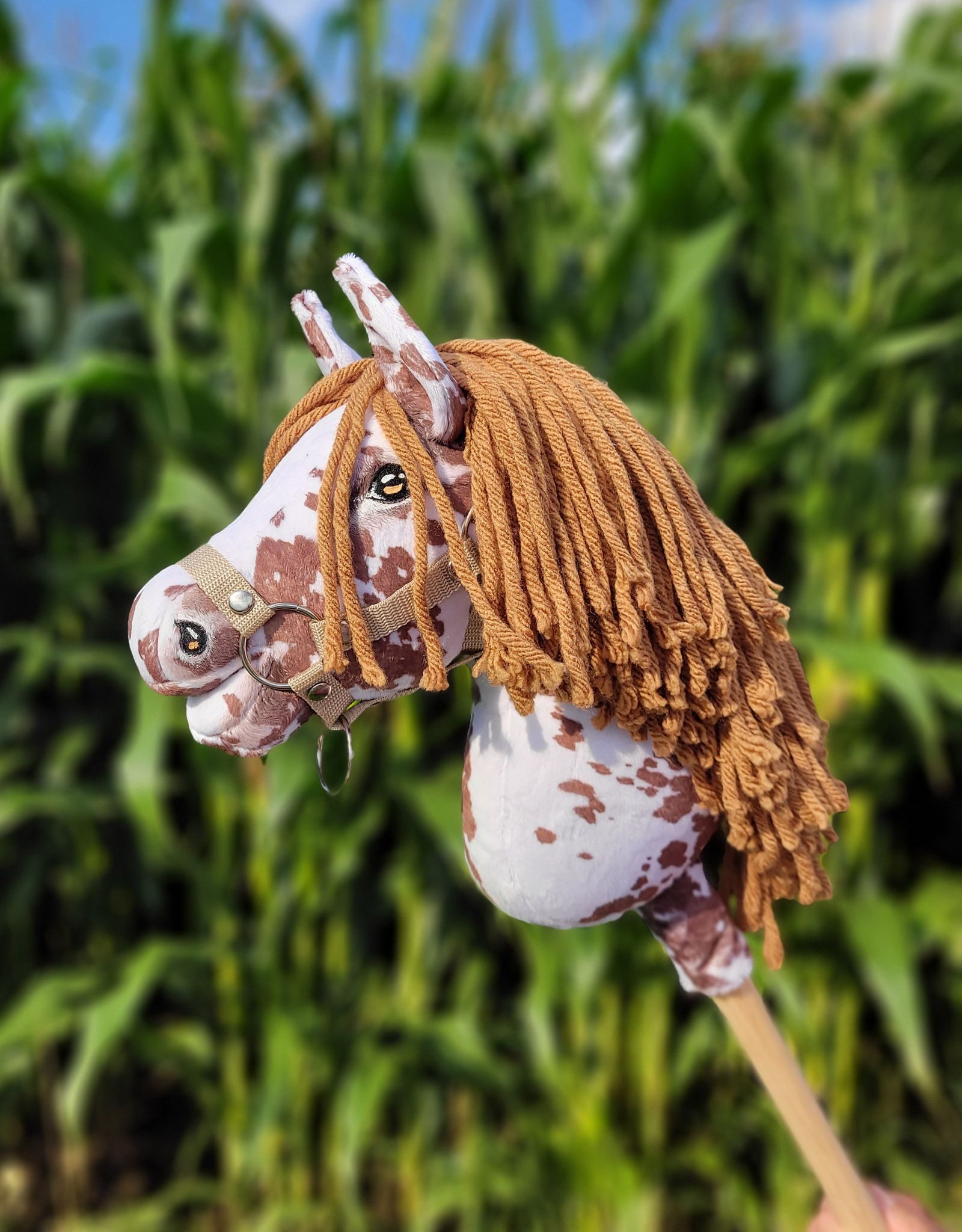 Hobby Horse Mały koń na kiju Premium tarantowaty biało-brązowy z brązową grzywą A4