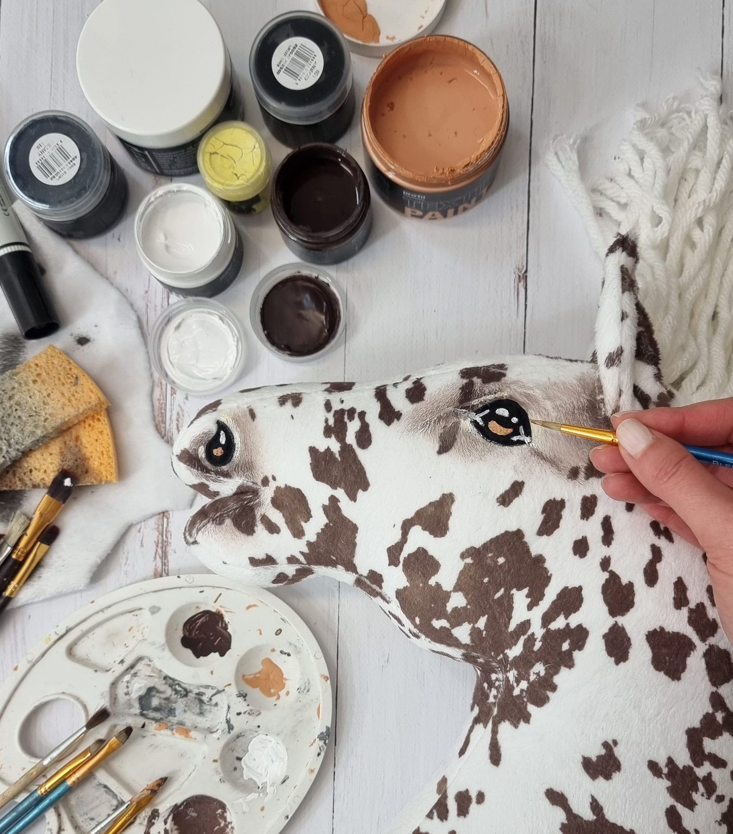 Hobby Horse Duży koń na kiju Premium - tarantowaty biało-brązowy z białą grzywą A3