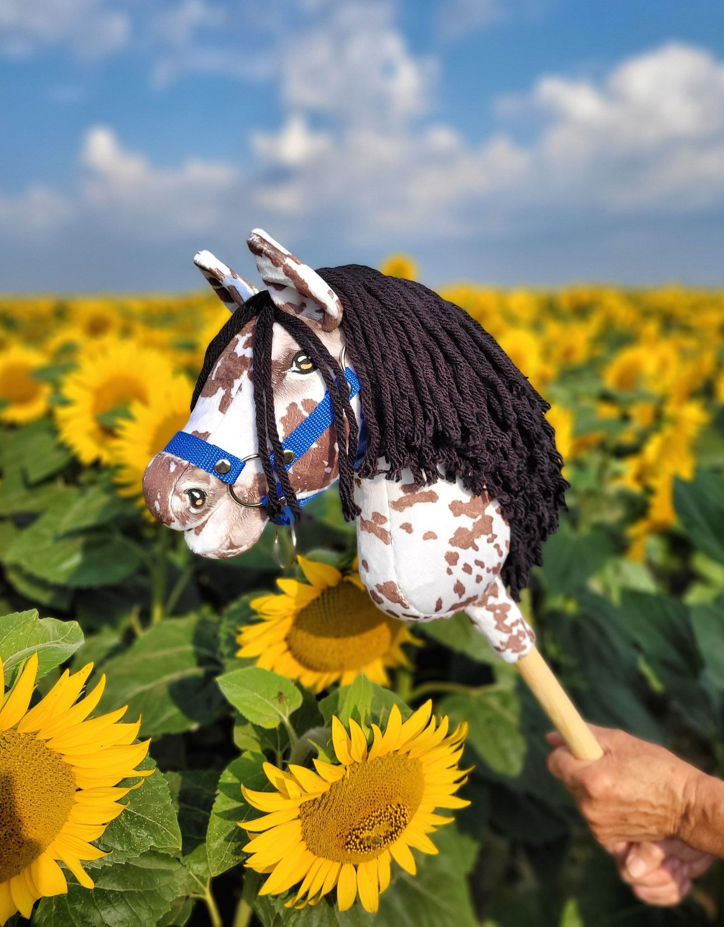 Hobby Horse Mały koń na kiju Premium tarantowaty biało-brązowy z czarną grzywą A4