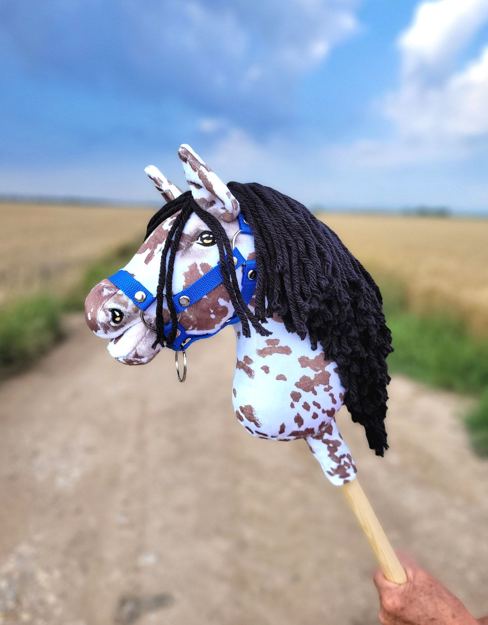 Hobby Horse Mały koń na kiju Premium tarantowaty biało-brązowy z czarną grzywą A4