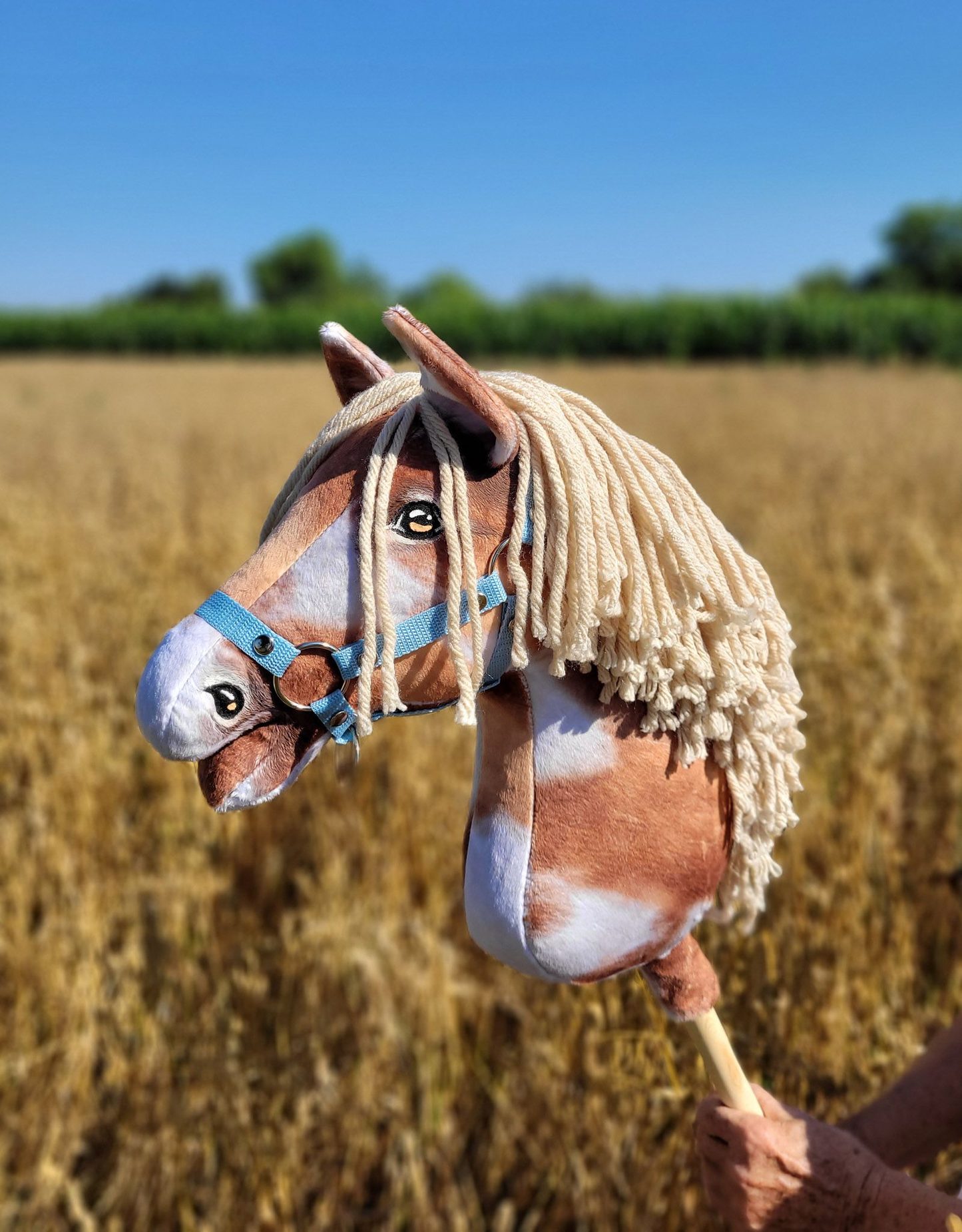 Hobby Horse Duży koń na kiju Premium - srokaty tobiano z beżową grzywą A3