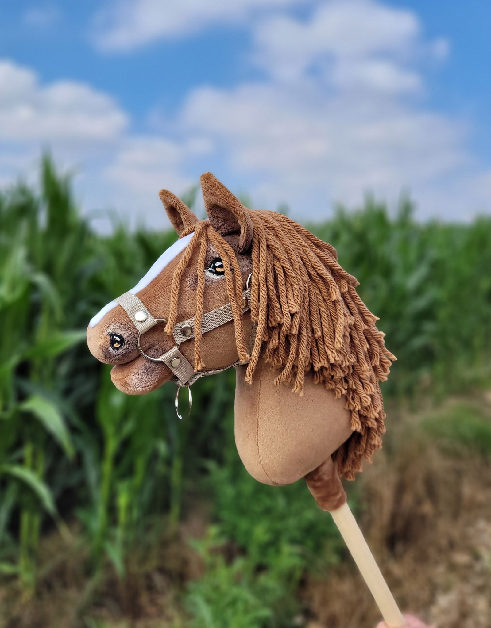 Hobby Horse Średni koń na kiju Premium brązowy jasny kasztan A4
