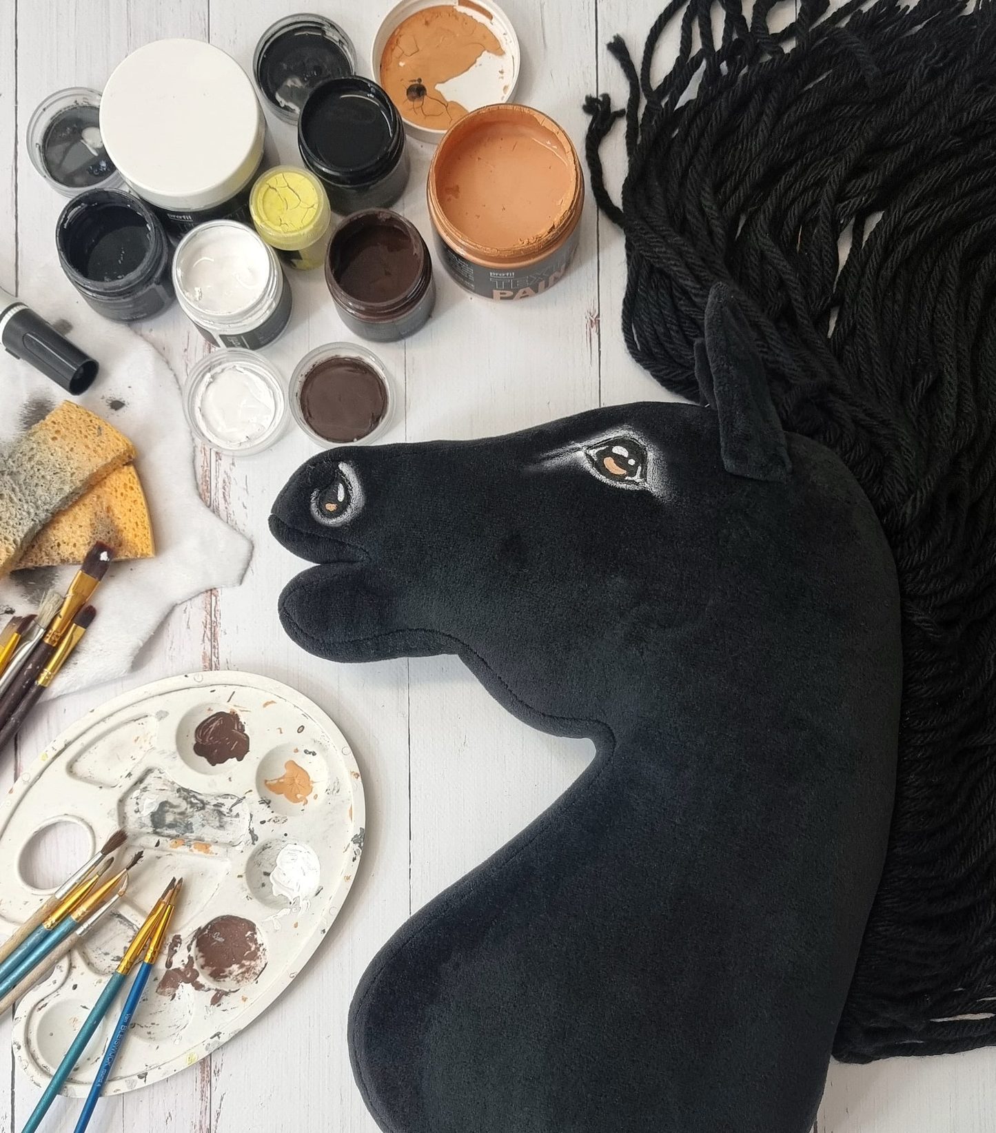 Hobby Horse Duży koń na kiju Premium - fryz koń fryzyjski A3