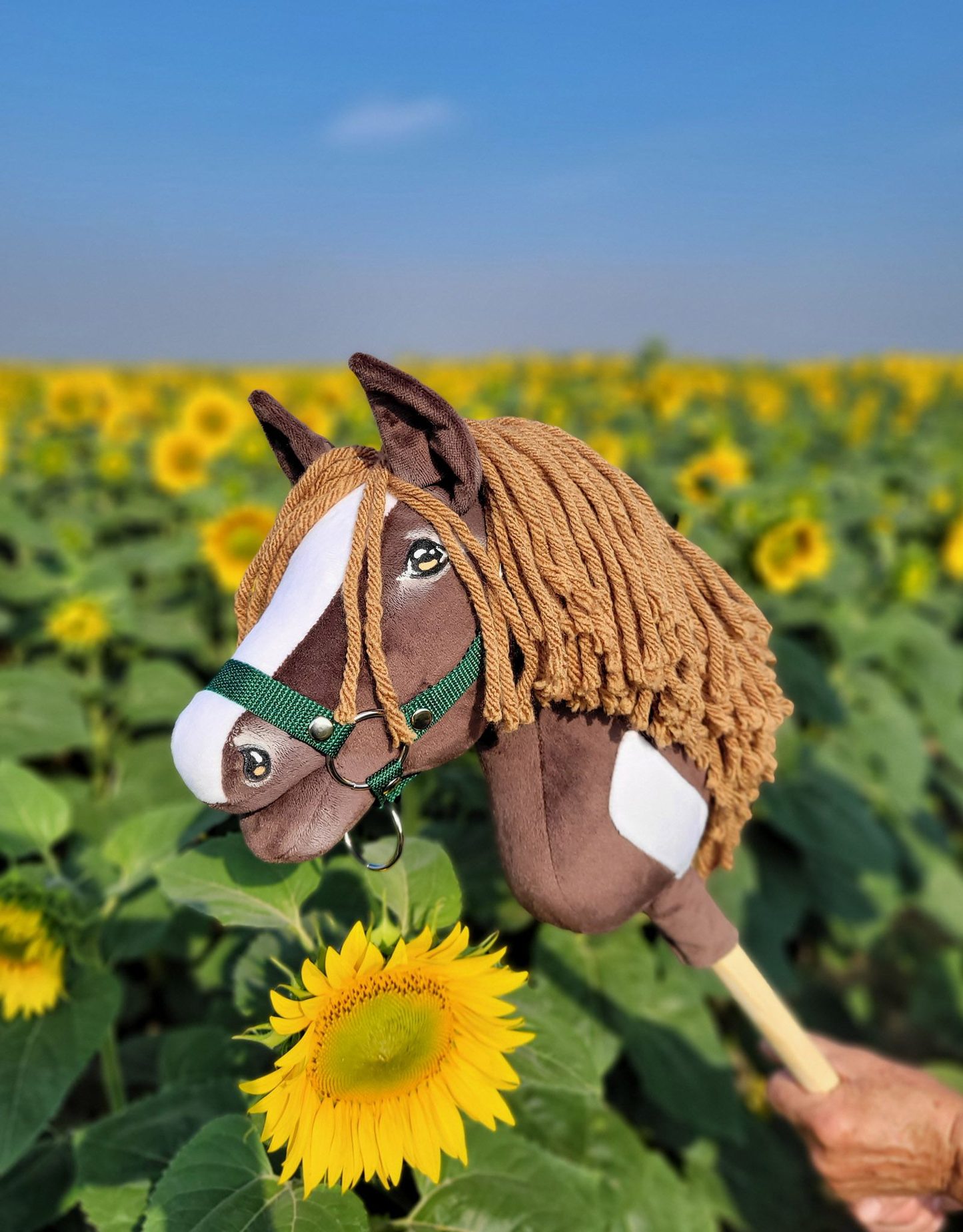 Hobby Horse Średni koń na kiju Premium brązowy western ciemnogniady z ciemną grzywą A4