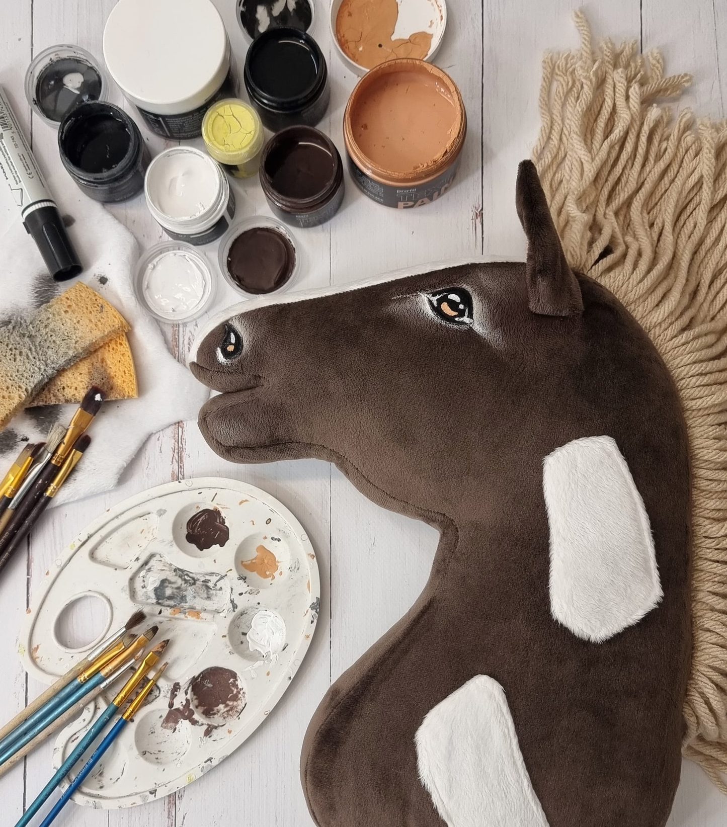 Hobby Horse Duży koń na kiju Premium - western IV ciemnogniady z jasną grzywą A3