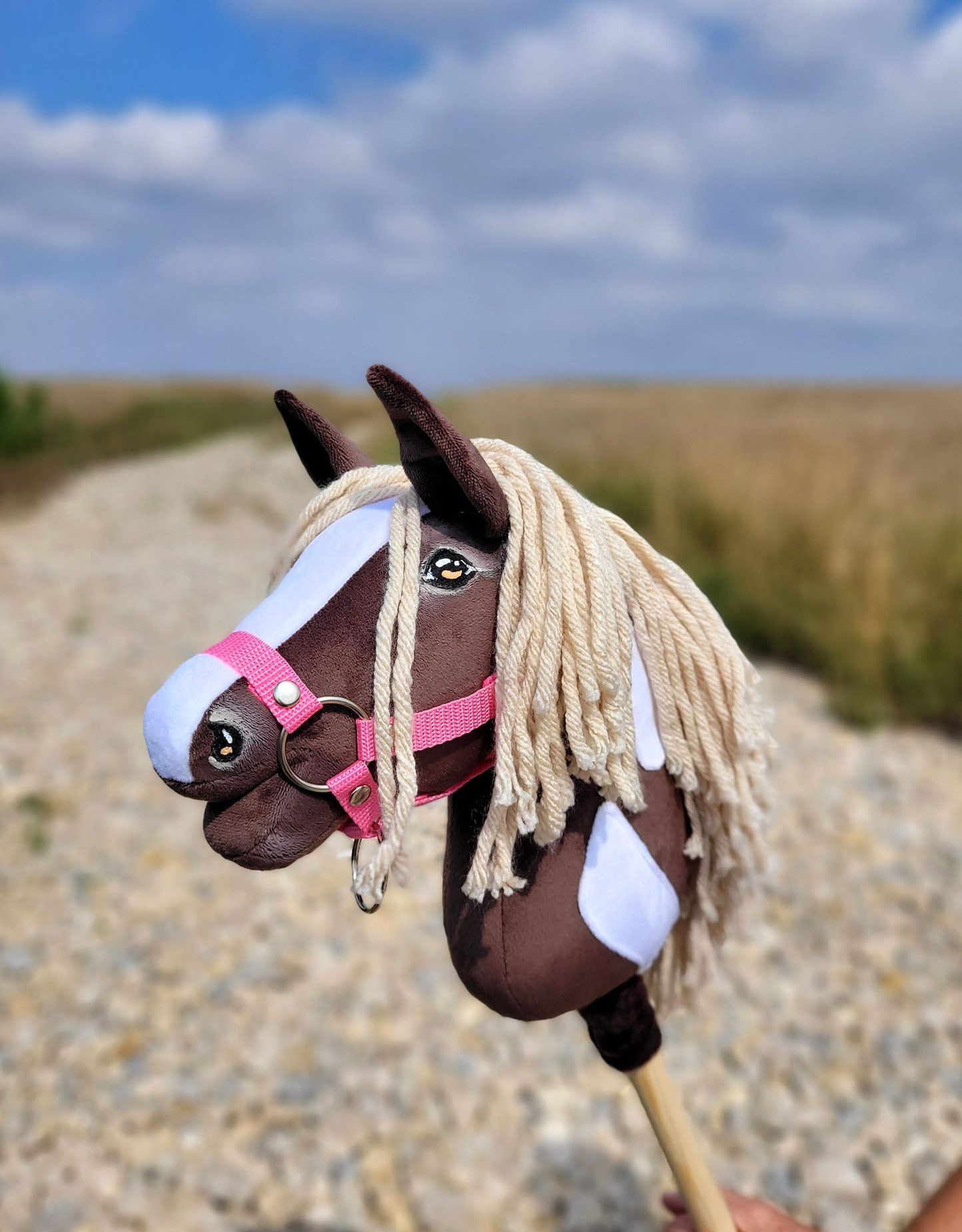 Hobby Horse Średni koń na kiju Premium ciemnobrązowy western ciemnogniady z jasną grzywą A4