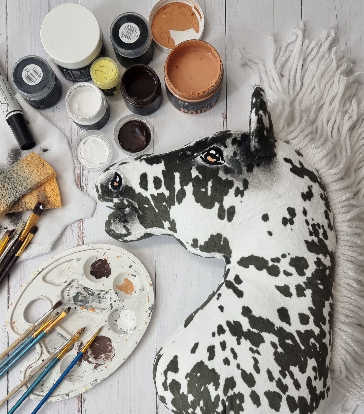 Hobby Horse Duży koń na kiju Premium - tarantowaty biało-czarny z białą grzywą A3