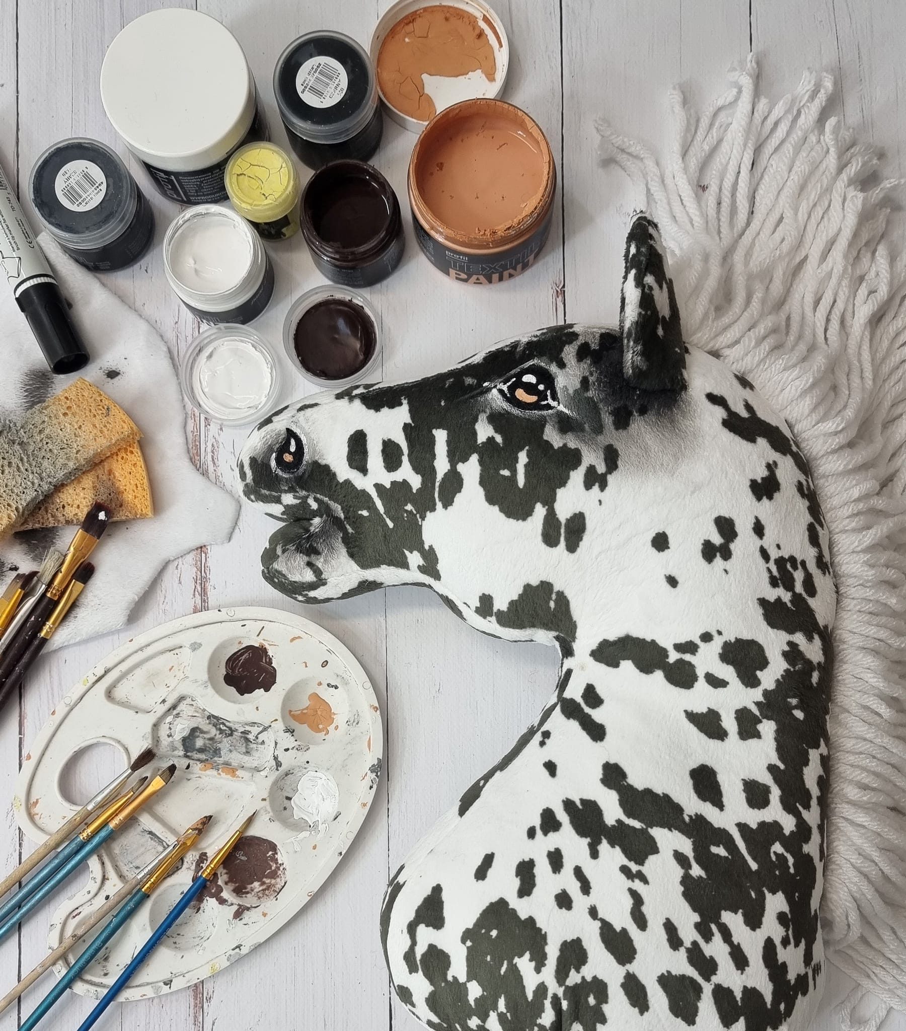 Hobby Horse Duży koń na kiju Premium - tarantowaty biało-czarny z białą grzywą A3