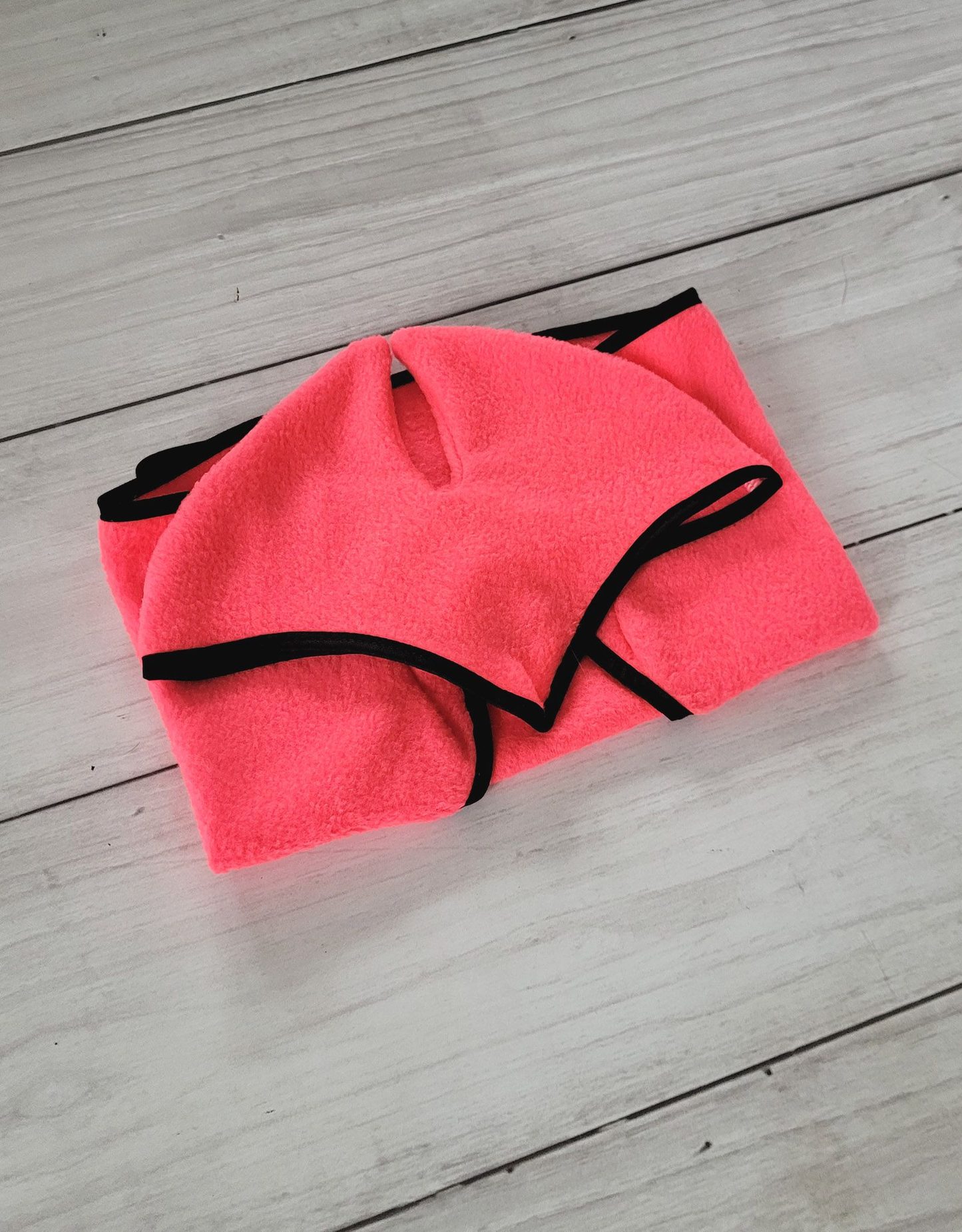 Zestaw dla Hobby Horse uniwersalny A4 i A5: polarowa derka + nauszniki – neon pink
