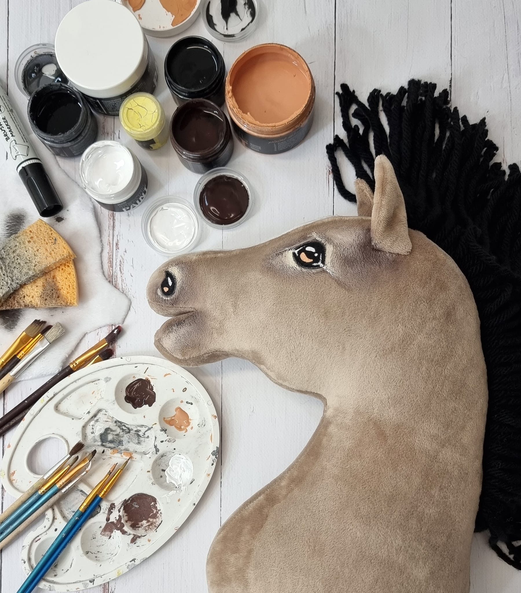 Hobby Horse Duży koń na kiju Premium - bułany A3