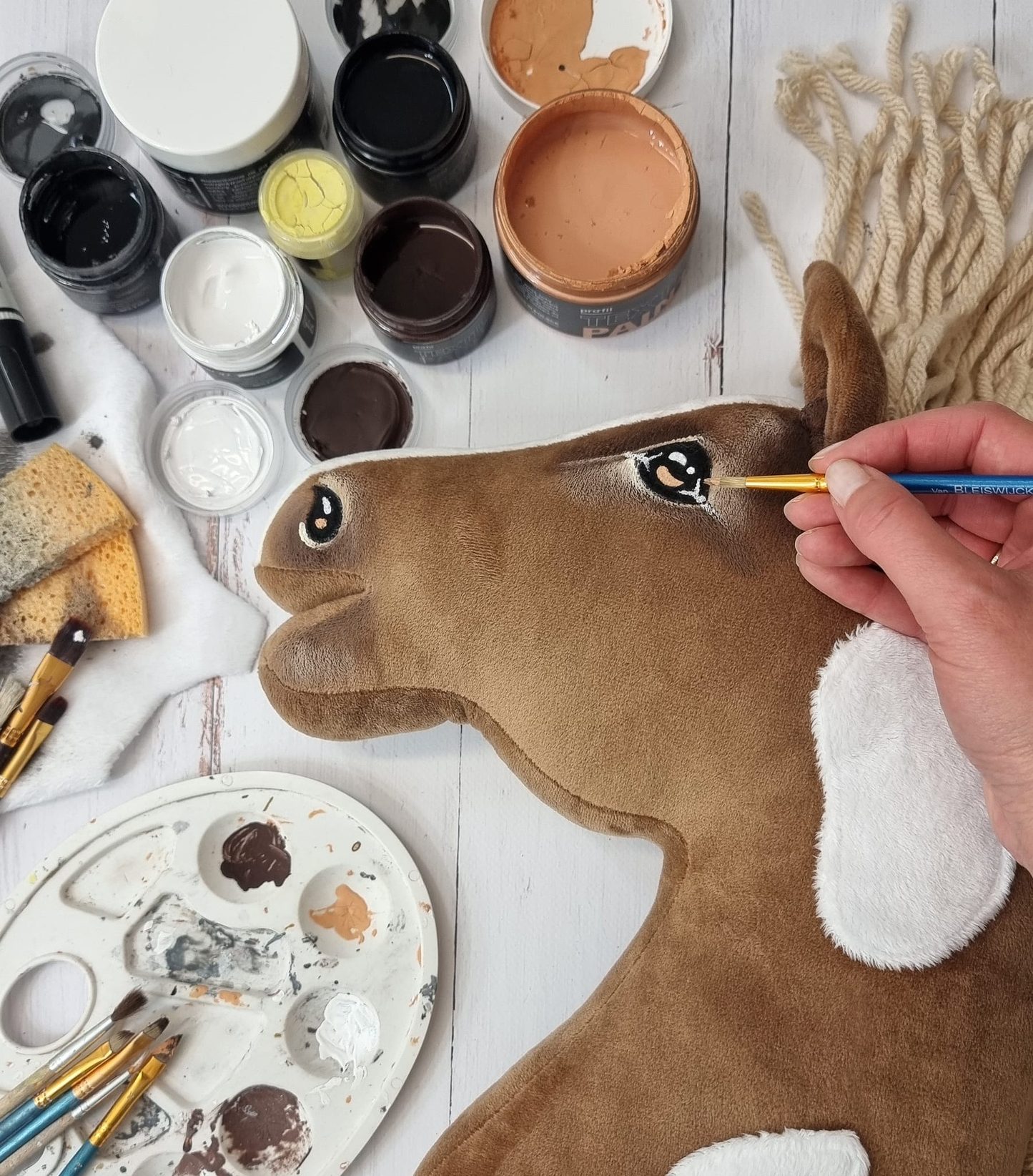 Hobby Horse Duży koń na kiju Premium - western III gniady z jasną grzywą A3