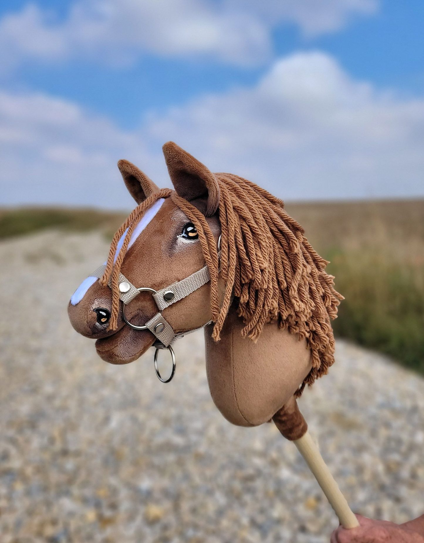 Hobby Horse Średni koń na kiju Premium brązowy jasny kasztan A4